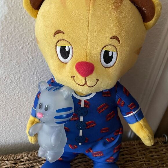 Daniel Tiger’s Neighborhood Glow Talking Nighttime Plush - Picture 3 of 9